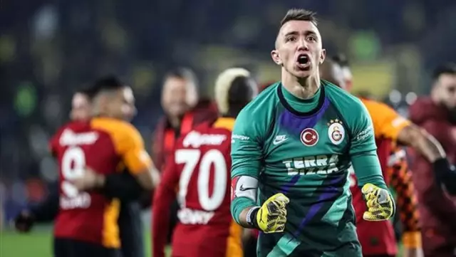 Galatasaray extends Fernando Muslera's contract