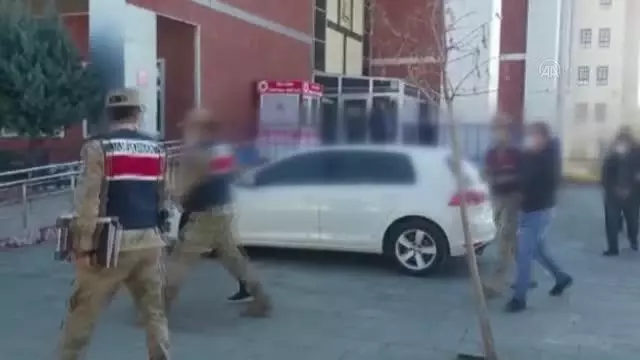 GAZİANTEP - Bağ evinde uyuşturucu kullanan 7 şüpheli suçüstü yakalandı GAZİANTEP - Bağ evinde uyuşturucu kullanan 7 şüpheli suçüstü yakalandı