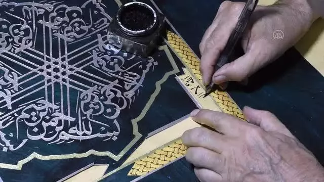 Hattat Mustafa Antika 8'inci kişisel sergisini açmaya hazırlanıyor Hattat Mustafa Antika 8'inci kişisel sergisini açmaya hazırlanıyor