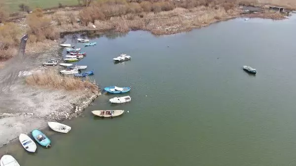 BARAJLARDAKİ SU SEVİYESİ YÜKSELİYOR; TERKOS DA ÇAMURA SAPLANAN SANDALLAR YENİDEN YÜZMEYE BAŞLADI BARAJLARDAKİ SU SEVİYESİ YÜKSELİYOR; TERKOS DA ÇAMURA SAPLANAN SANDALLAR YENİDEN YÜZMEYE BAŞLADI