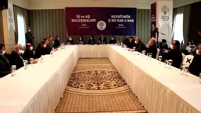 HDP Eş Genel Başkanı Buldan, iş insanlarıyla bir araya geldi HDP Eş Genel Başkanı Buldan, iş insanlarıyla bir araya geldi