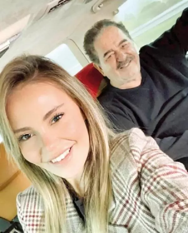 İbrahim Tatlıses, İbo Show'un başarısını 500 kilo çiğ köfte dağıtarak kutladı İbrahim Tatlıses, İbo Show'un başarısını 500 kilo çiğ köfte dağıtarak kutladı