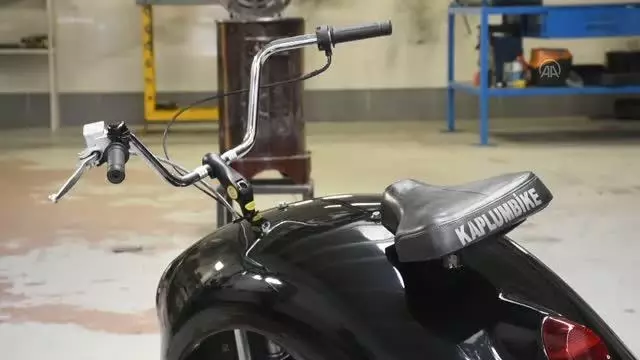 İki arkadaş özgün tasarımla 'Kaplumbike' adını verdikleri motosiklet üretti İki arkadaş özgün tasarımla 'Kaplumbike' adını verdikleri motosiklet üretti