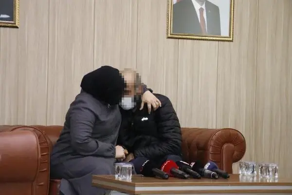 İkna edilerek teslim olan PKK'lı, ailesiyle buluştu İkna edilerek teslim olan PKK'lı, ailesiyle buluştu