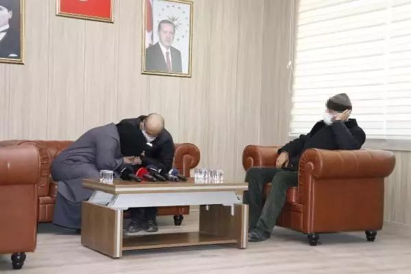 İkna edilerek teslim olan PKK'lı, ailesiyle buluştu İkna edilerek teslim olan PKK'lı, ailesiyle buluştu