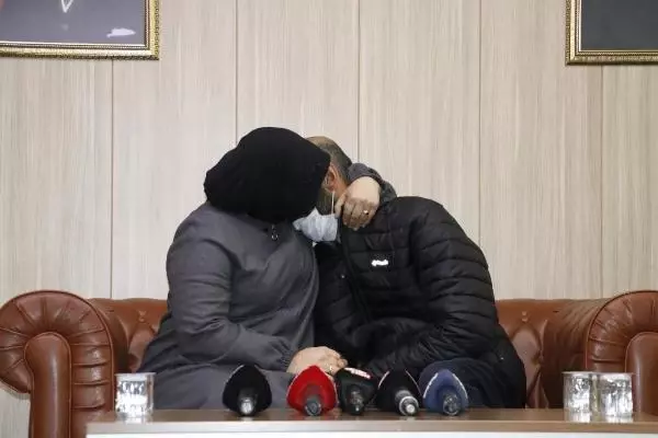 İkna edilerek teslim olan PKK'lı, ailesiyle buluştu İkna edilerek teslim olan PKK'lı, ailesiyle buluştu