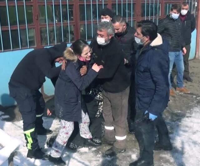 İş yerinde intihar etti, ailesi sinir krizi geçirdi İş yerinde intihar etti, ailesi sinir krizi geçirdi