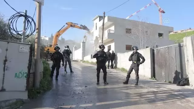 İsrail güçleri Mescid-i Aksa Koruma Müdürü'nün Kudüs'teki evini yıktı İsrail güçleri Mescid-i Aksa Koruma Müdürü'nün Kudüs'teki evini yıktı