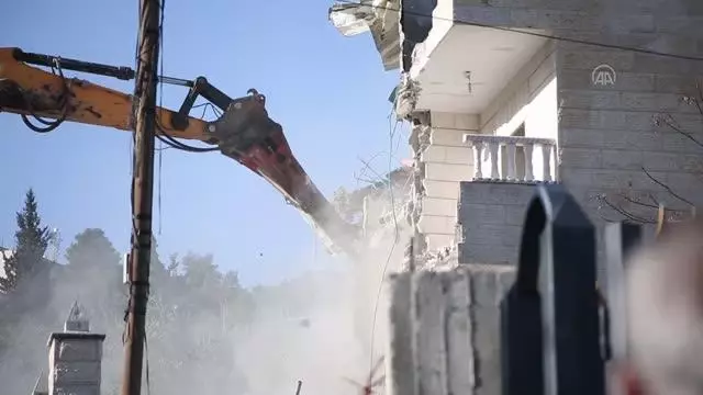 İsrail güçleri Mescid-i Aksa Koruma Müdürü'nün Kudüs'teki evini yıktı İsrail güçleri Mescid-i Aksa Koruma Müdürü'nün Kudüs'teki evini yıktı
