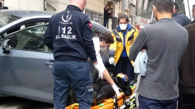 İstanbul'un göbeğinde dehşet anları: Bastonlu yaşlı adam takla attı İstanbul'un göbeğinde dehşet anları: Bastonlu yaşlı adam takla attı