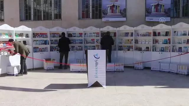 İyilik Derneği, Cerablus'taki okullara kütüphane kuruyor İyilik Derneği, Cerablus'taki okullara kütüphane kuruyor