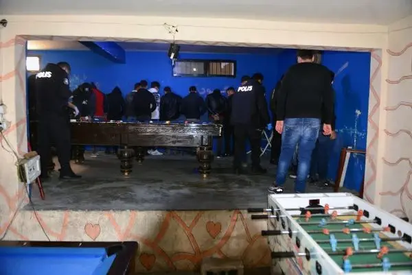 Son Dakika | Kafe görünümlü oyun salonuna polis baskını Son Dakika | Kafe görünümlü oyun salonuna polis baskını