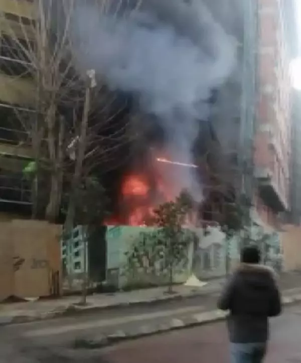 Son dakika haberleri! Kağıthane'de inşaat şantiyesi'nde yangın; alevler binanın ön cephesini sardı Son dakika haberleri! Kağıthane'de inşaat şantiyesi'nde yangın; alevler binanın ön cephesini sardı