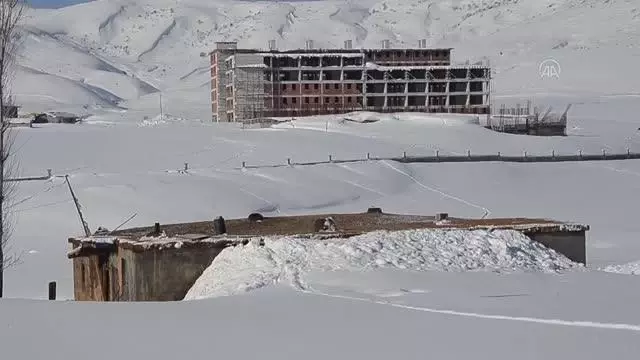 Kar nedeniyle 16 köy yolu ulaşıma kapandı Kar nedeniyle 16 köy yolu ulaşıma kapandı