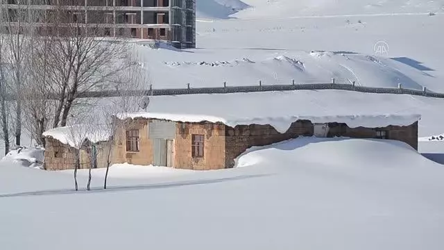 Kar nedeniyle 16 köy yolu ulaşıma kapandı Kar nedeniyle 16 köy yolu ulaşıma kapandı