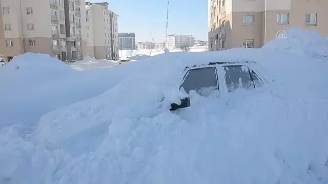 Kar nedeniyle 16 köy yolu ulaşıma kapandı Kar nedeniyle 16 köy yolu ulaşıma kapandı