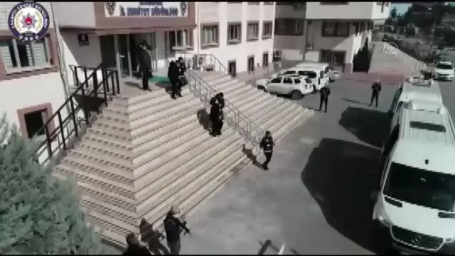 Karabük merkezli 8 ilde gerçekleştirilen suç örgütü operasyonunda 29 şüpheli yakalandı Karabük merkezli 8 ilde gerçekleştirilen suç örgütü operasyonunda 29 şüpheli yakalandı