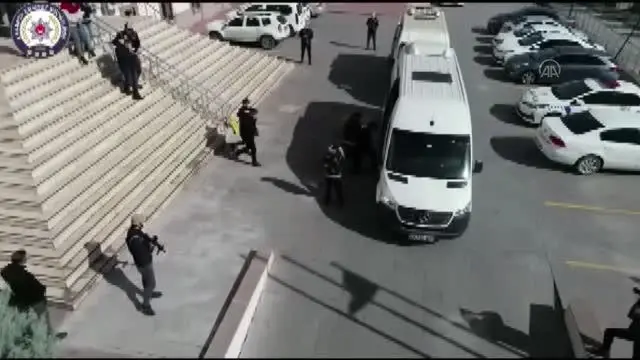 Karabük merkezli 8 ilde gerçekleştirilen suç örgütü operasyonunda 29 şüpheli yakalandı Karabük merkezli 8 ilde gerçekleştirilen suç örgütü operasyonunda 29 şüpheli yakalandı