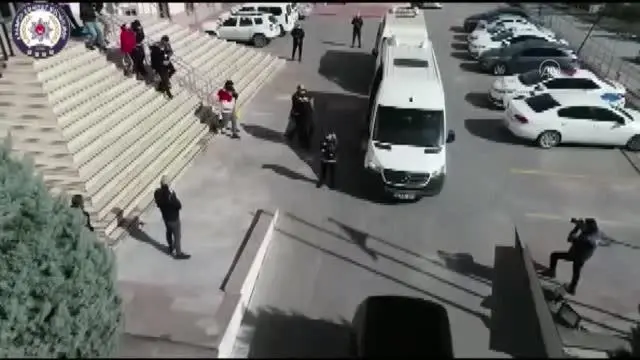 Karabük merkezli 8 ilde gerçekleştirilen suç örgütü operasyonunda 29 şüpheli yakalandı Karabük merkezli 8 ilde gerçekleştirilen suç örgütü operasyonunda 29 şüpheli yakalandı