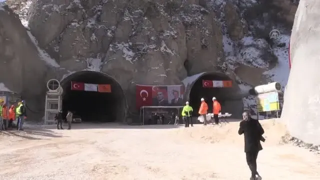 Karadeniz Bölgesi'nin İç Anadolu'ya açılan kapısı Kırkdilim Geçişi'ndeki 'T2 Tüneli'nde ışık göründü Karadeniz Bölgesi'nin İç Anadolu'ya açılan kapısı Kırkdilim Geçişi'ndeki 'T2 Tüneli'nde ışık göründü