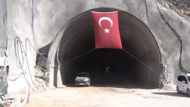 Karadeniz Bölgesi'nin İç Anadolu'ya açılan kapısı Kırkdilim Geçişi'ndeki 'T2 Tüneli'nde ışık göründü Karadeniz Bölgesi'nin İç Anadolu'ya açılan kapısı Kırkdilim Geçişi'ndeki 'T2 Tüneli'nde ışık göründü