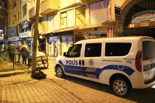 Karşı apartmandaki kadınlara bakıp mastürbasyon yapan sapık gözaltına alındı Karşı apartmandaki kadınlara bakıp mastürbasyon yapan sapık gözaltına alındı