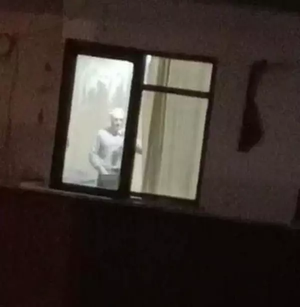 Karşı apartmandaki kadınlara bakıp mastürbasyon yapan sapık gözaltına alındı Karşı apartmandaki kadınlara bakıp mastürbasyon yapan sapık gözaltına alındı