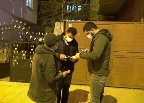 Son dakika haber... Kendisini polis olarak tanıtan şüpheli yaşlı adamın telefonunu çaldı Son dakika haber... Kendisini polis olarak tanıtan şüpheli yaşlı adamın telefonunu çaldı