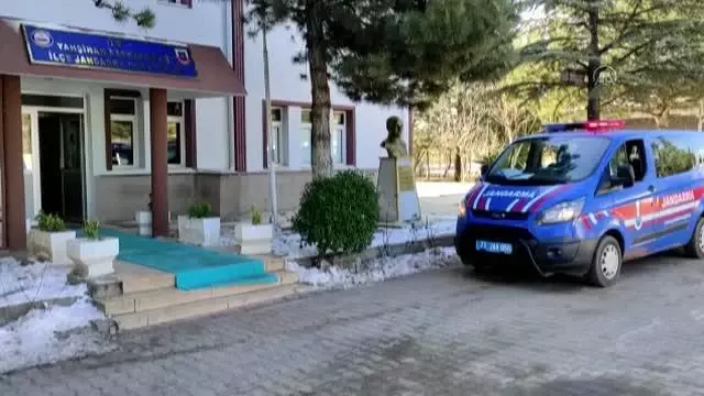 Kırıkkale'de bağ evlerinden hırsızlık yapan 2 şüpheli tutuklandı Kırıkkale'de bağ evlerinden hırsızlık yapan 2 şüpheli tutuklandı