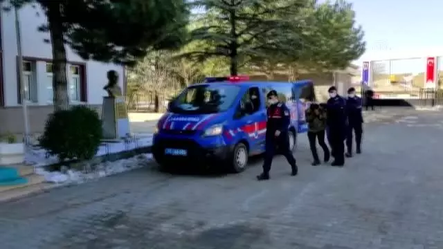 Kırıkkale'de bağ evlerinden hırsızlık yapan 2 şüpheli tutuklandı Kırıkkale'de bağ evlerinden hırsızlık yapan 2 şüpheli tutuklandı