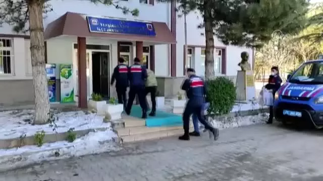 Kırıkkale'de bağ evlerinden hırsızlık yapan 2 şüpheli tutuklandı Kırıkkale'de bağ evlerinden hırsızlık yapan 2 şüpheli tutuklandı