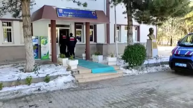 Kırıkkale'de bağ evlerinden hırsızlık yapan 2 şüpheli tutuklandı Kırıkkale'de bağ evlerinden hırsızlık yapan 2 şüpheli tutuklandı