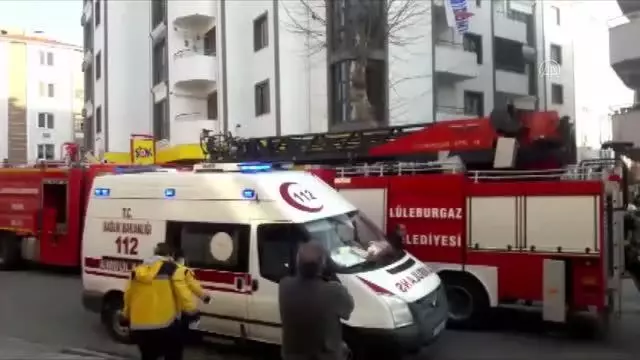 Son dakika haberleri... KIRKLARELİ - 5. katta çıkan yangında balkondan atlayan kişi ile dumandan etkilenen eşi hastaneye kaldırıldı Son dakika haberleri... KIRKLARELİ - 5. katta çıkan yangında balkondan atlayan kişi ile dumandan etkilenen eşi hastaneye kaldırıldı