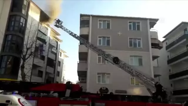 Son dakika haberleri... KIRKLARELİ - 5. katta çıkan yangında balkondan atlayan kişi ile dumandan etkilenen eşi hastaneye kaldırıldı Son dakika haberleri... KIRKLARELİ - 5. katta çıkan yangında balkondan atlayan kişi ile dumandan etkilenen eşi hastaneye kaldırıldı