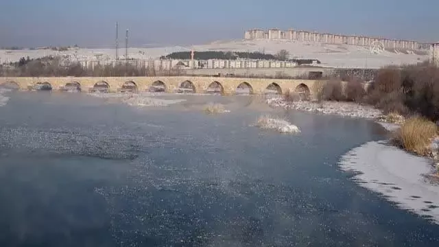 Kızılırmak Nehri kısmen buz tuttu Kızılırmak Nehri kısmen buz tuttu