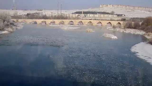 Kızılırmak Nehri kısmen buz tuttu Kızılırmak Nehri kısmen buz tuttu