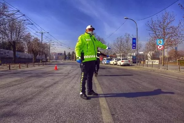 Konya'da, sokak kısıtlamasında 48 kişiye gözaltı Konya'da, sokak kısıtlamasında 48 kişiye gözaltı