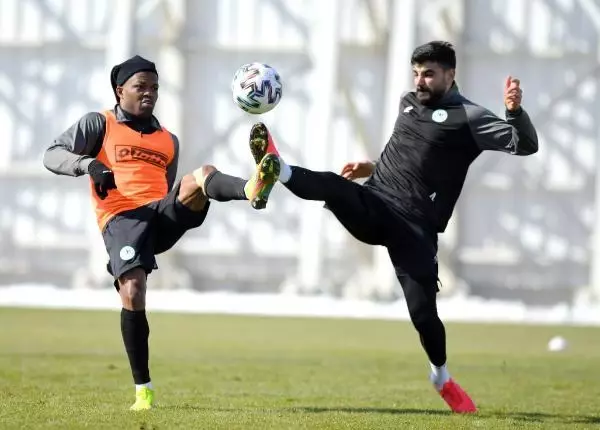 Konyaspor'da 6 oyuncunun sakatlığı sürüyor Konyaspor'da 6 oyuncunun sakatlığı sürüyor