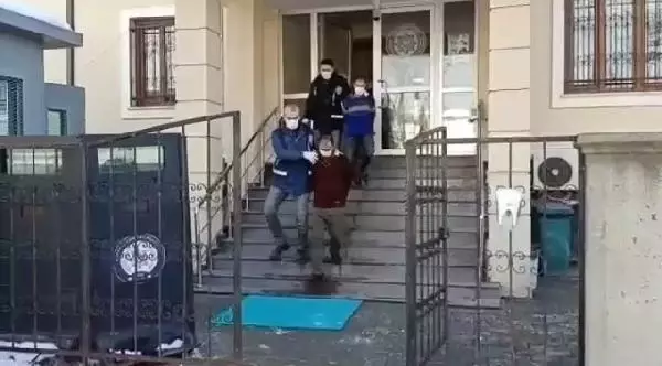 Kuryelerin elektrikli bisikletlerini çalan hırsızlar yakalandı Kuryelerin elektrikli bisikletlerini çalan hırsızlar yakalandı