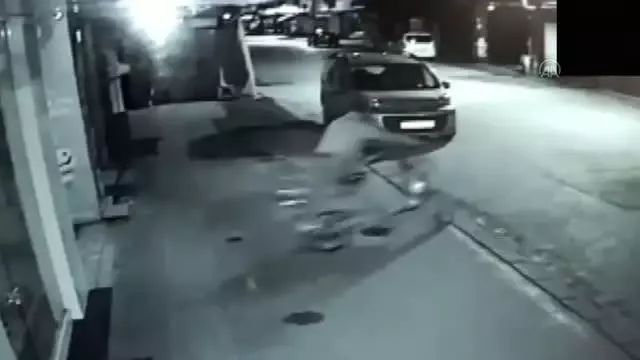 Kuryelerin elektrikli bisikletlerini ve paketlerini çaldığı iddiasıyla yakalanan 2 şüpheli tutuklandı Kuryelerin elektrikli bisikletlerini ve paketlerini çaldığı iddiasıyla yakalanan 2 şüpheli tutuklandı