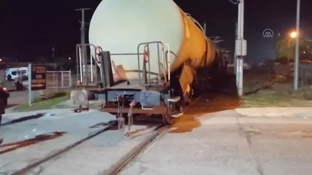 Manevra katarı ile servis midibüsü hemzemin geçitte çarpıştı: 1 yaralı Manevra katarı ile servis midibüsü hemzemin geçitte çarpıştı: 1 yaralı