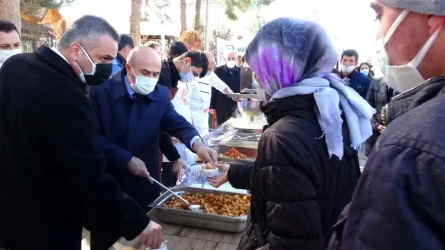 Mardin'de Gara şehidi anısına lokma dağıtıldı Mardin'de Gara şehidi anısına lokma dağıtıldı