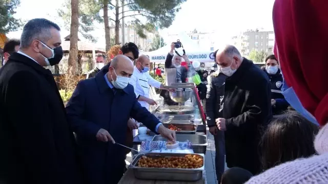 Mardin'de Gara şehidi anısına lokma dağıtıldı Mardin'de Gara şehidi anısına lokma dağıtıldı