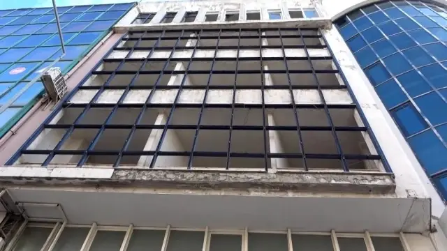 Metruk binaya girmeye çalışan şahıs, ekiplere 'Siz benim kim olduğumu biliyor musunuz?' diyerek tehditler savurdu Metruk binaya girmeye çalışan şahıs, ekiplere 'Siz benim kim olduğumu biliyor musunuz?' diyerek tehditler savurdu