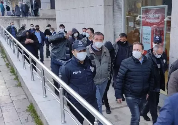 Kumar oynayan 25 kişiye toplam 112 bin lira para cezası Kumar oynayan 25 kişiye toplam 112 bin lira para cezası