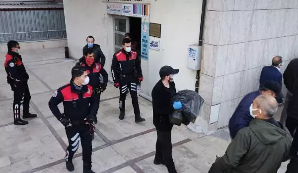 Kumar oynayan 25 kişiye toplam 112 bin lira para cezası Kumar oynayan 25 kişiye toplam 112 bin lira para cezası