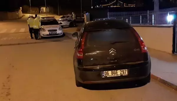 Otomobili bırakıp kaçtı Otomobili bırakıp kaçtı