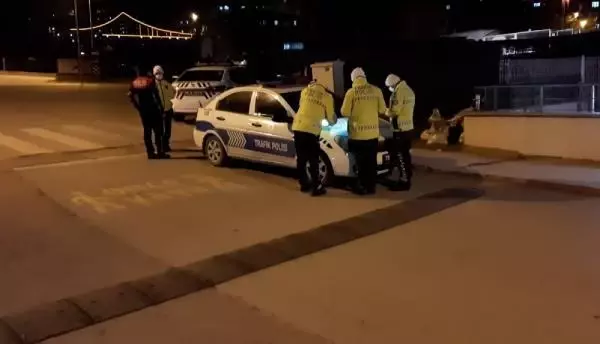 Otomobili bırakıp kaçtı Otomobili bırakıp kaçtı