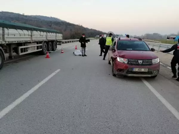 ÇANAKKALE - Otomobilin çarptığı elektrikli bisiklet sürücüsü yaşamını yitirdi ÇANAKKALE - Otomobilin çarptığı elektrikli bisiklet sürücüsü yaşamını yitirdi