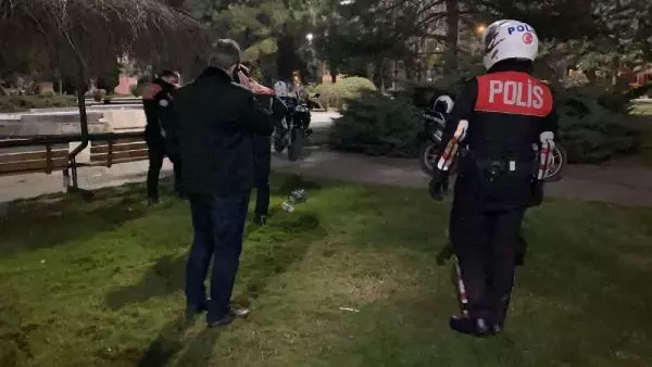 Parkta yürüyüş yaparken yolunu kesen kişiye 5 lira vermediği için bıçaklandı Parkta yürüyüş yaparken yolunu kesen kişiye 5 lira vermediği için bıçaklandı